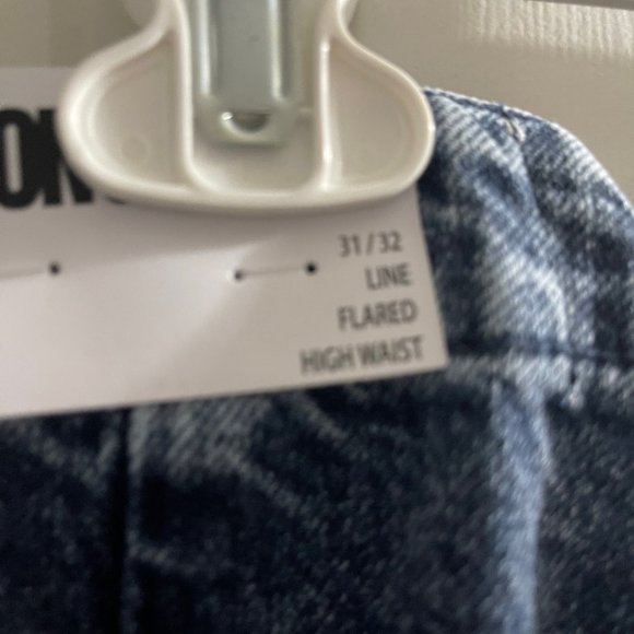 NEON & NYLON Zippered patchwork flared jean - Picture 7 of 7